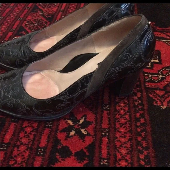 👡 Beautifeel Brown Embroidered Platform Pumps - Picture 2 of 6